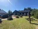 dazu-ladny-dom-blisko-jeziora-i-z-udogodnieniami-dla-osob-na-wozku-inwalidzkim-53883e