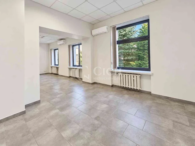 dazu-lokal-uzytkowy-na-parterze-z-przeszkleniami-do-wynajecia-tarnow-84d096