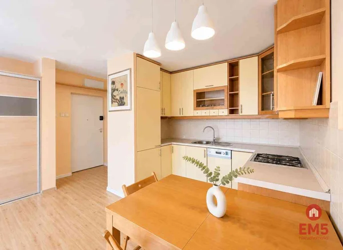 dazu-685-m2-3-pokoje-cegla-2-balkony-36b8de