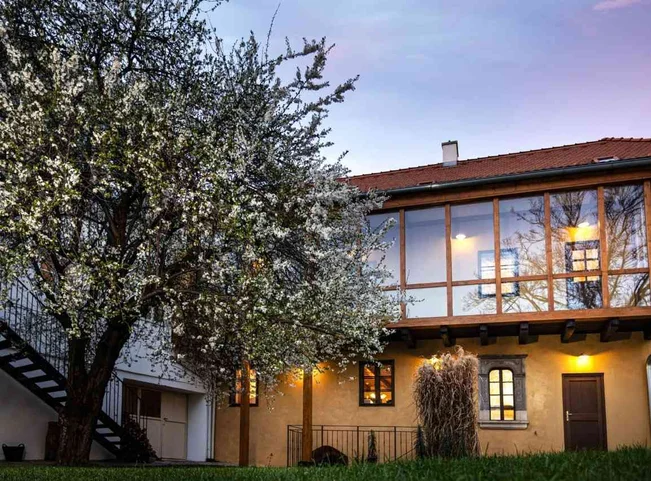 dazu-znojmo-heritage-apartmany-a-goticky-wine-bar-ea3ebb