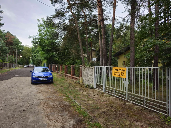 dazu-dzialka-budowlana-w-centrum-miasta-zarki-letnisko-93bdfd