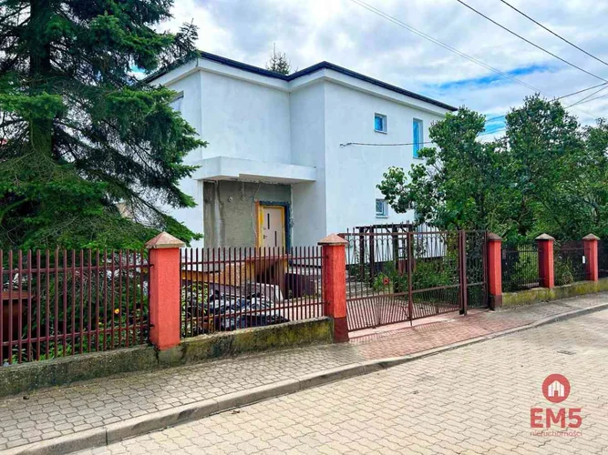 dazu-dom-z-potencjalem-do-zycia-i-biznesu-jaroszowka-73751f
