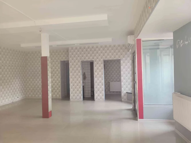 dazu-lokal-uslugowy-na-parterze-z-witryna-71-m2-mragowo-b912de